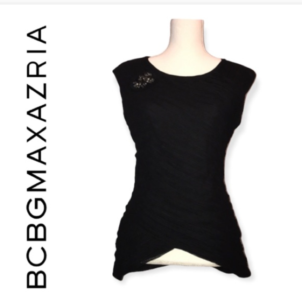 BCBGMAXAZRIA Black flattering top with detail